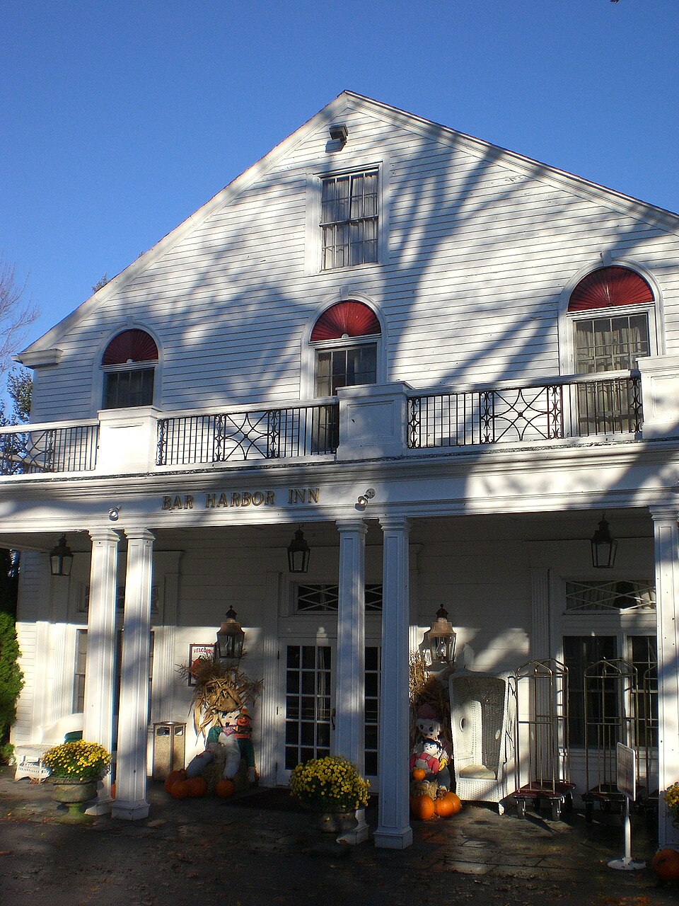 Bar Harbor Inn historic waterfront hotel Maine