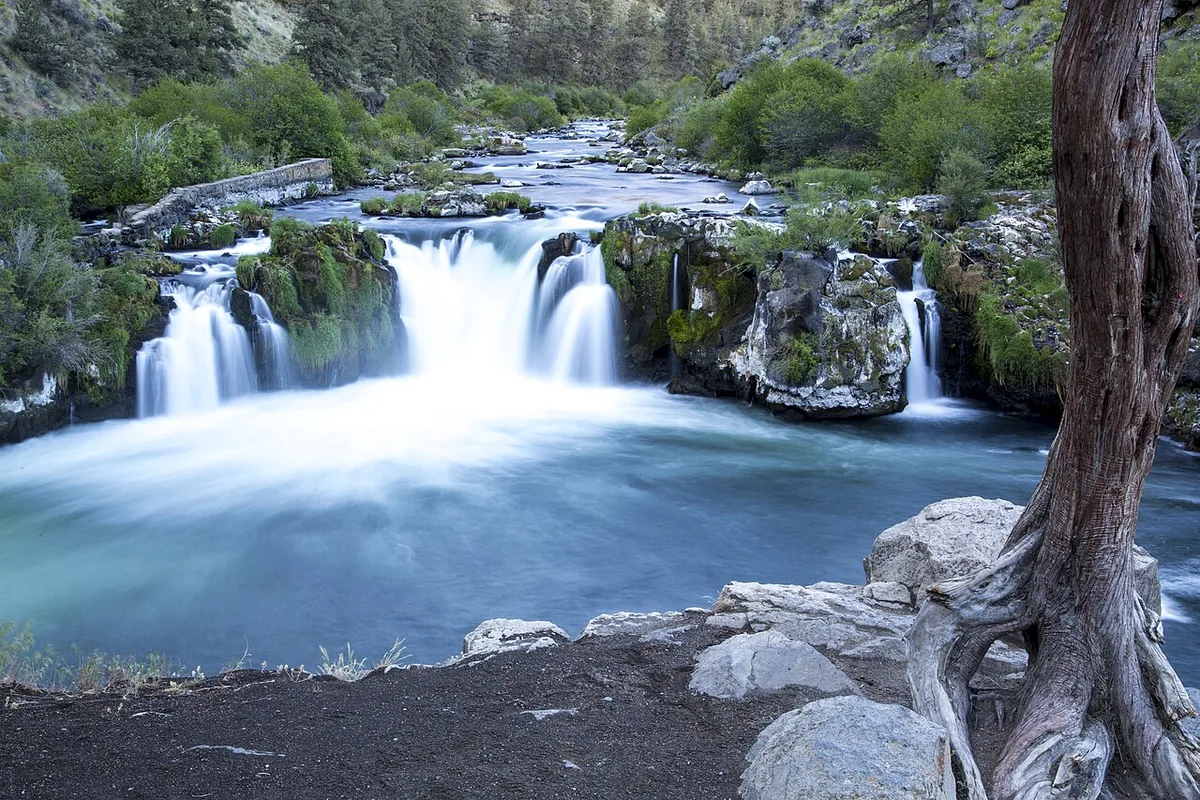 Deschutes River Trail Bend Oregon canyon gorge hiking scenic