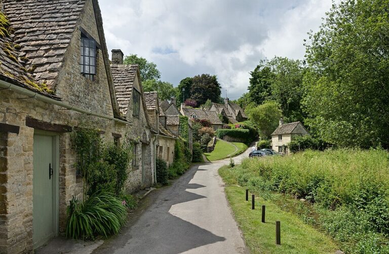 Cotswolds Road Trip Itinerary: The Complete Driving Guide (2026)