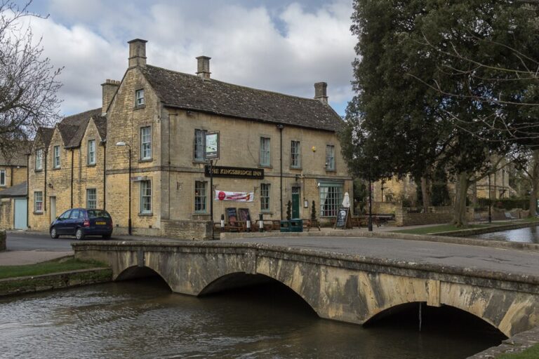 Best Villages in the Cotswolds Without a Car (2026 Guide)