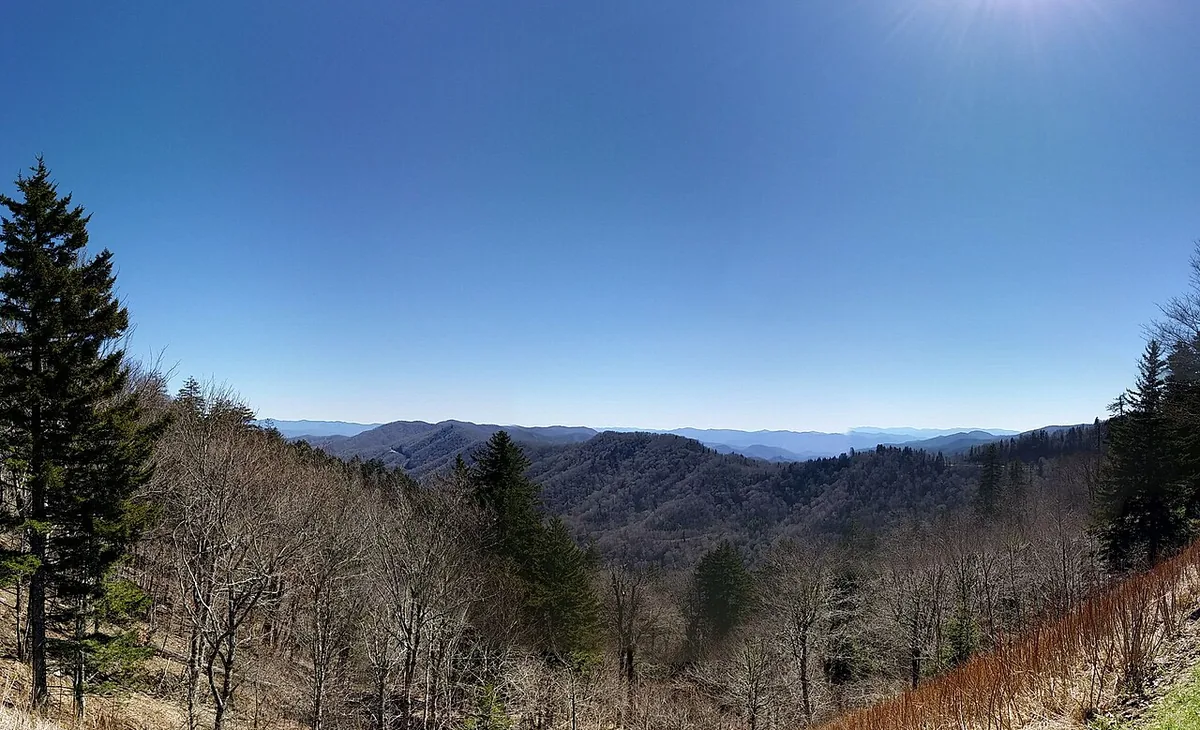 Great Smoky Mountains panorama Tennessee misty ridges backdrop cabins