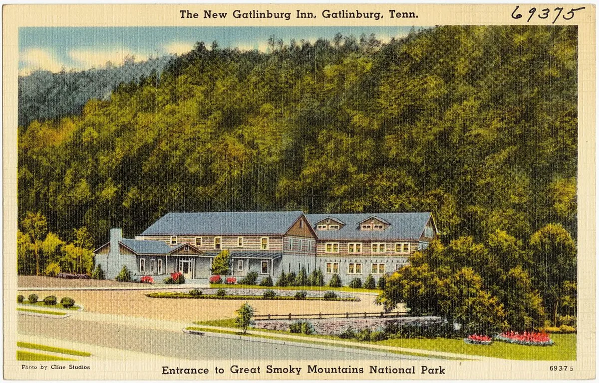 Gatlinburg Tennessee Great Smoky Mountains entrance gateway town travel guide