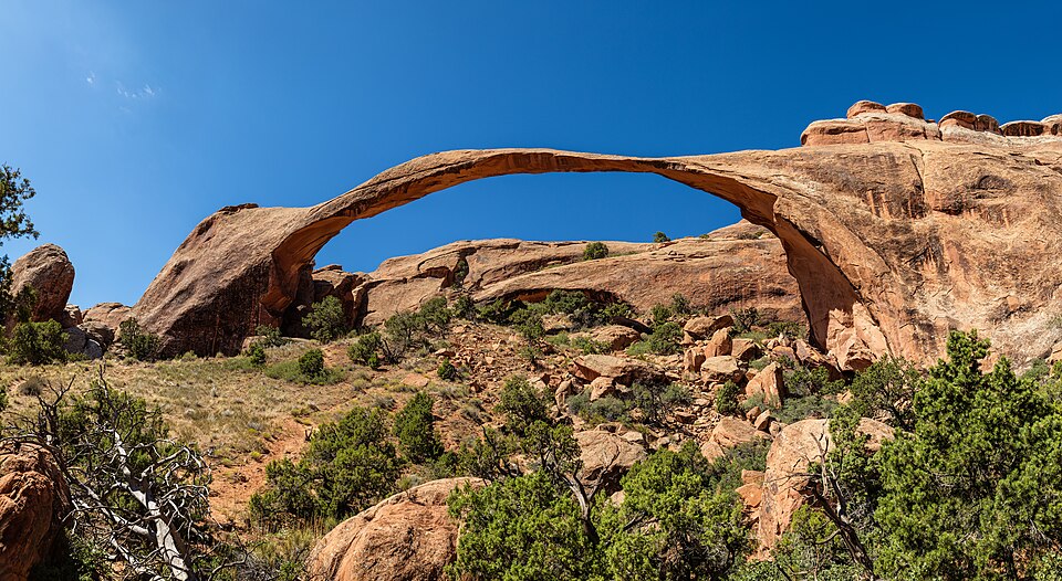 Landscape Arch Utah scenic stop near Moab jeep tour route
