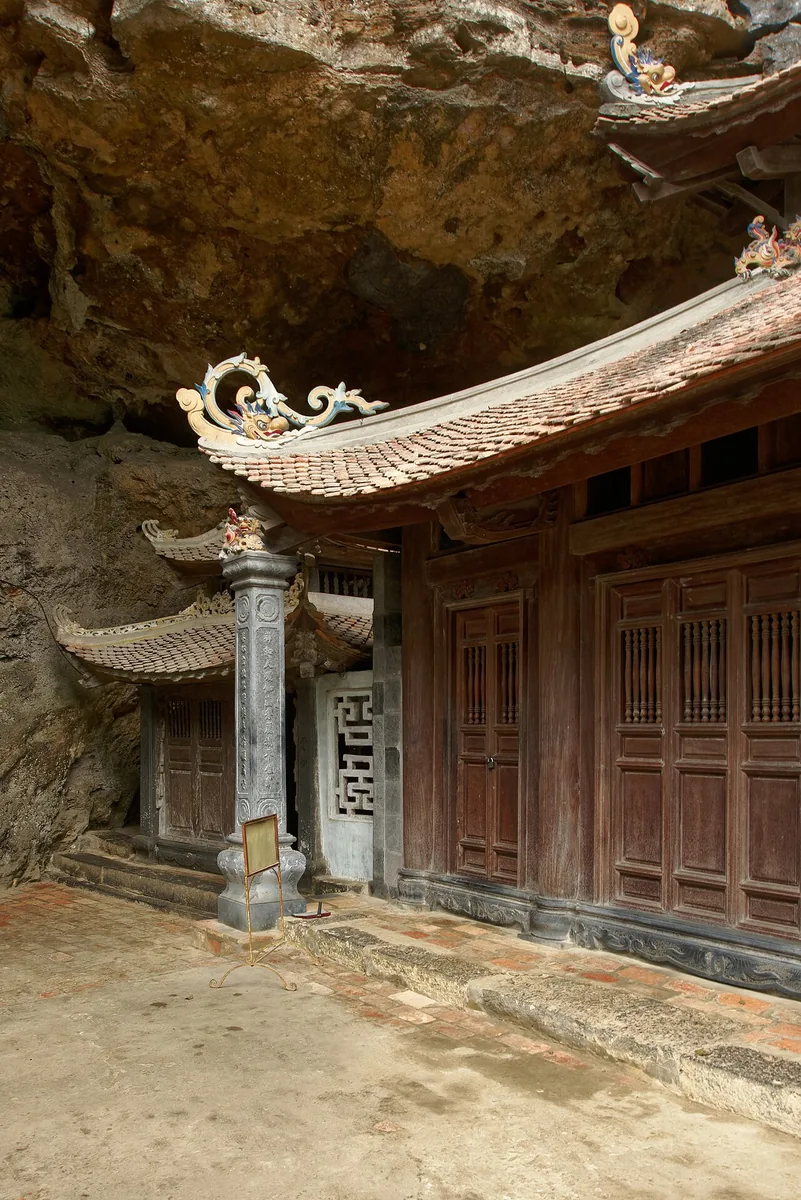 Bich Dong Pagoda interior Ninh Binh Vietnam cave hidden gem temple altar