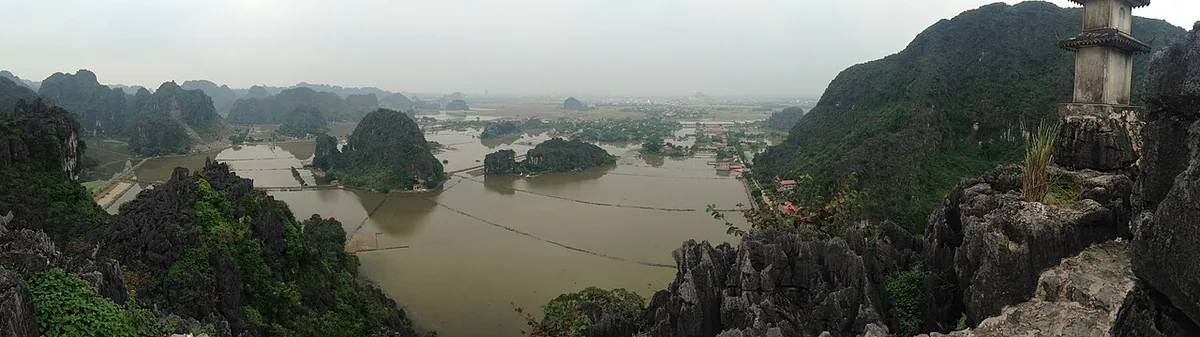 Mua Cave viewpoint Ninh Binh Vietnam hidden gem sunrise panorama limestone