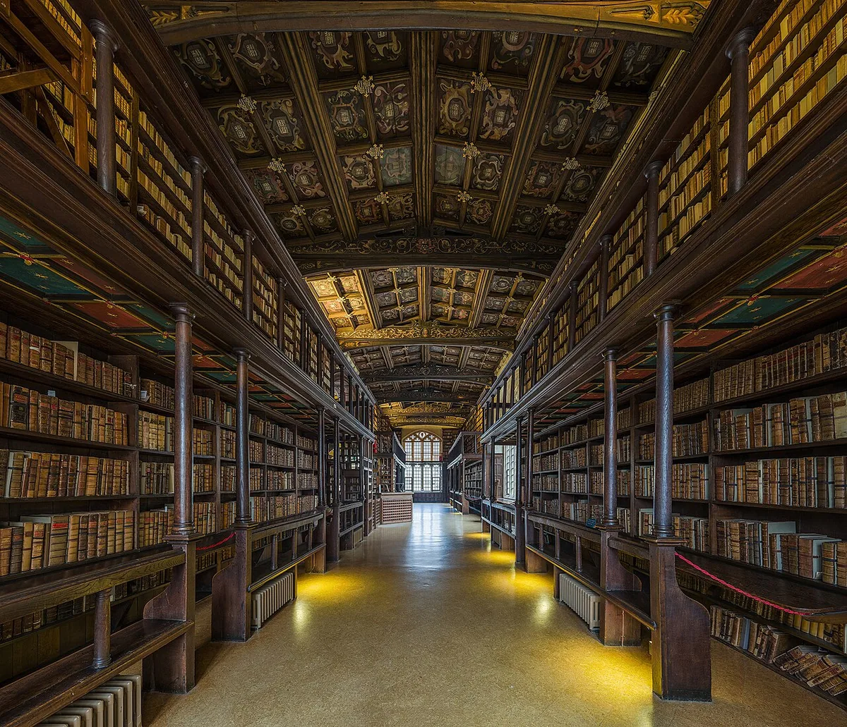 Oxford Day Trip from London: The Complete Guide (2026) 4 Duke Humfrey's Library Bodleian Oxford ancient books architecture