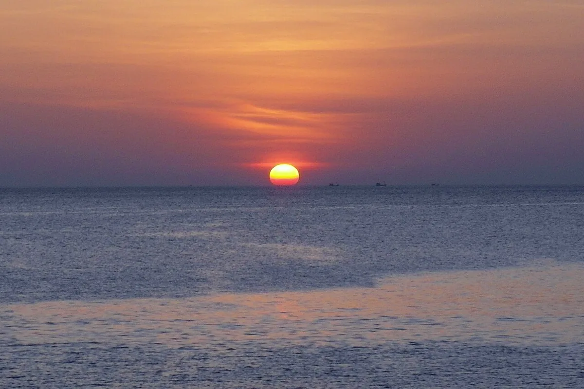 Phuket Travel Guide: Everything You Need to Know Before You Visit (2026) 2 Patong Beach Phuket Thailand travel guide beach life turquoise water