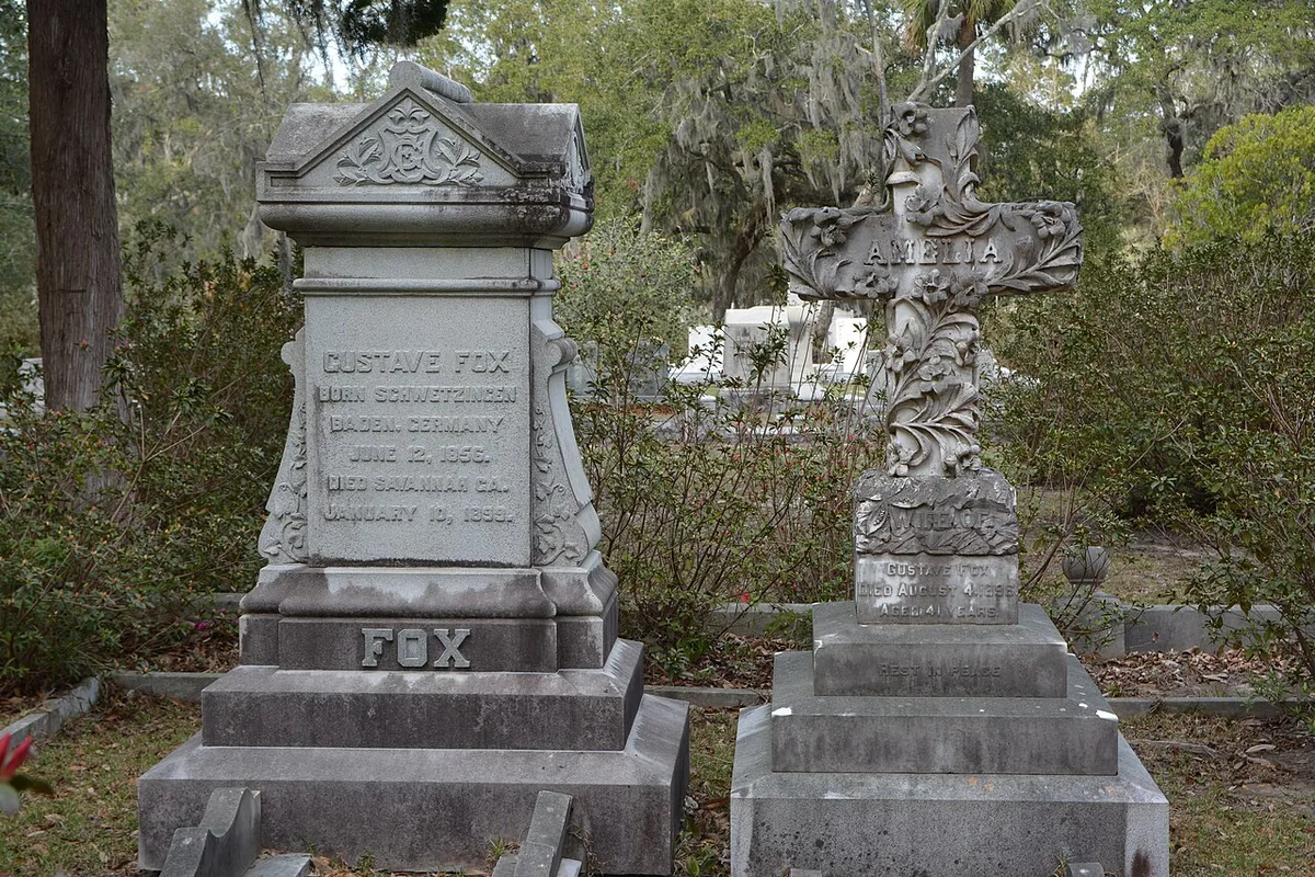 Bonaventure Cemetery Savannah Georgia Spanish moss oak trees haunted