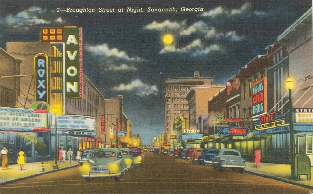Savannah Georgia historic district night street atmosphere ghost tour