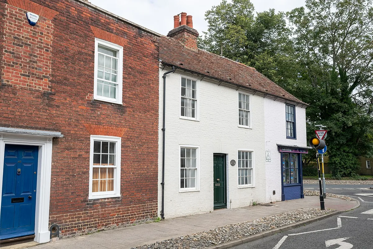 Where to Stay in Canterbury: Best Hotels and Areas (2026 Guide) 3 Canterbury England historic street architecture B&B area
