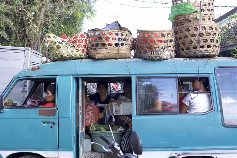 Pasar Ubud market Bali Indonesia hidden gem traditional morning crafts
