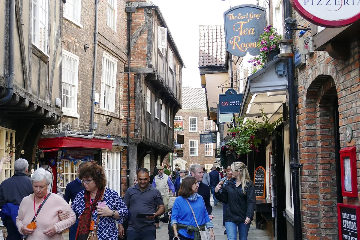 Best Things to Do in York, England (2026 Guide) 4 45 The Shambles York medieval building overhanging jettied facade
